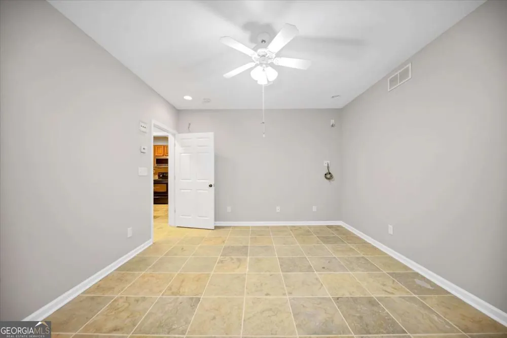 59 Rocky CIR NE White, GA 30184