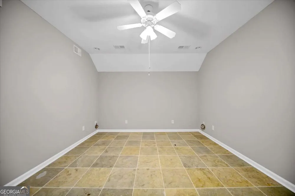 59 Rocky CIR NE White, GA 30184