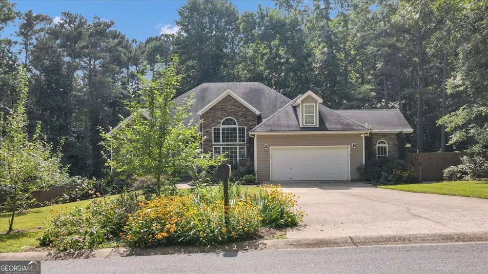 59 Rocky CIR NE White, GA 30184