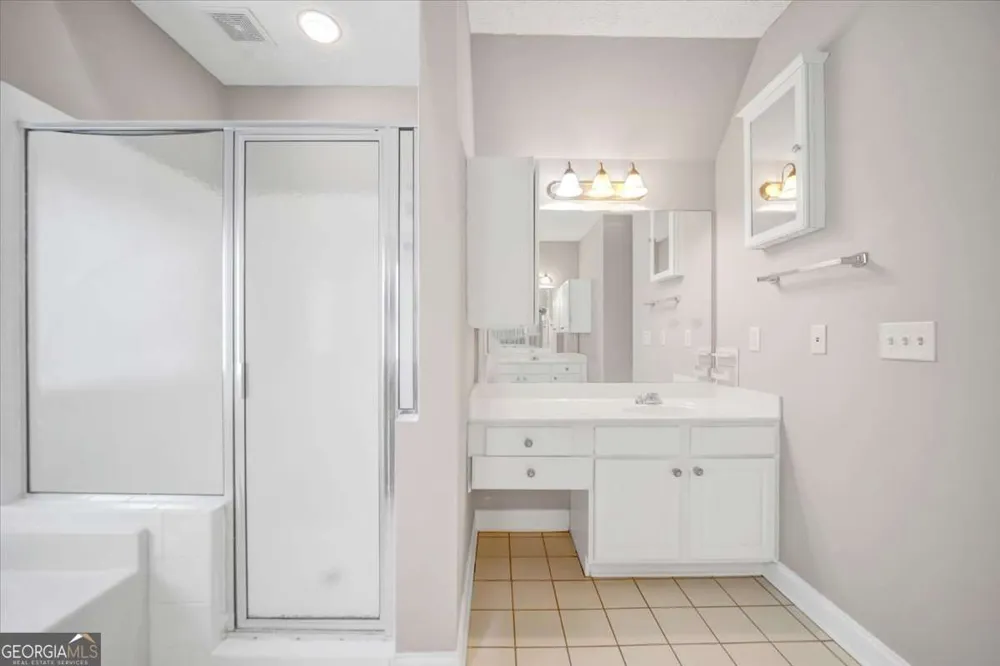 59 Rocky CIR NE White, GA 30184