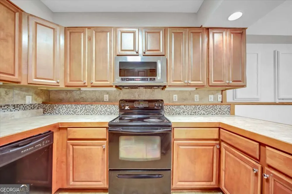 59 Rocky CIR NE White, GA 30184