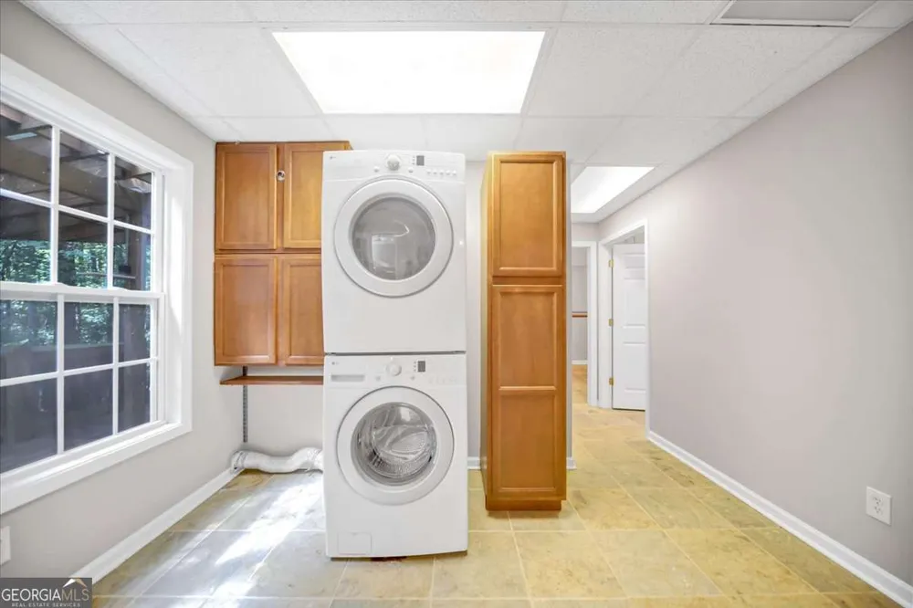 59 Rocky CIR NE White, GA 30184