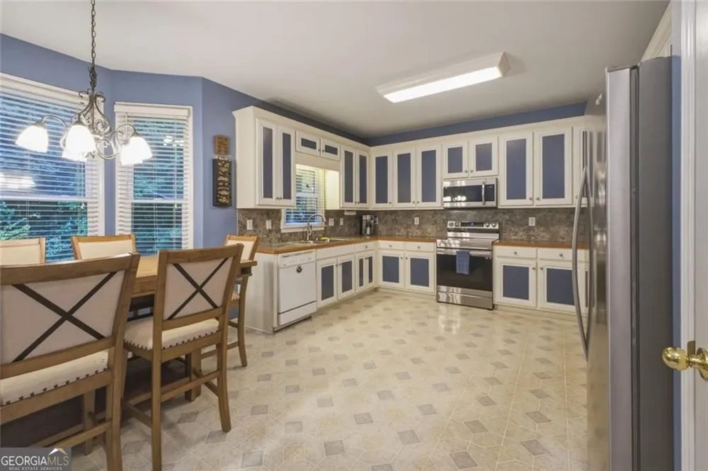 122 Vine Creek PL Acworth, GA 30101