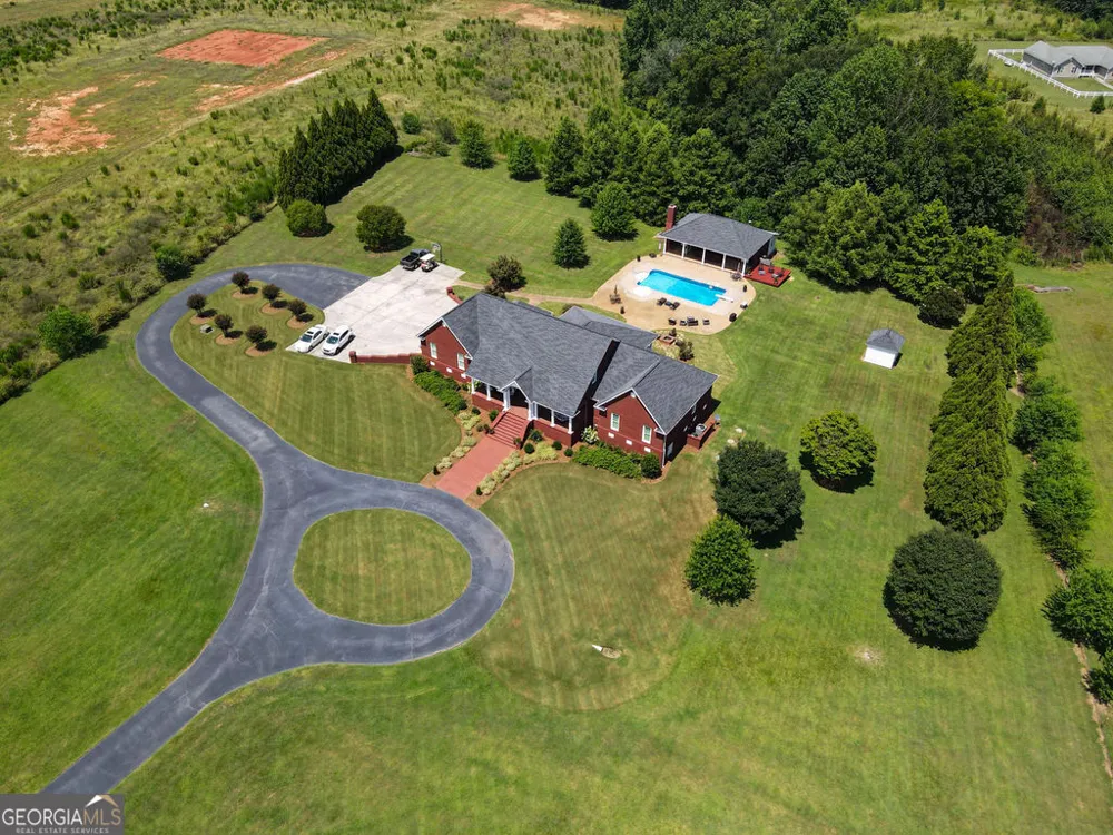 240 Community House RD Barnesville, GA 30204