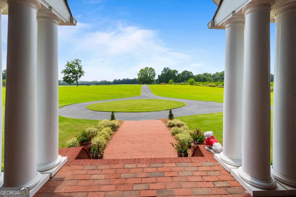 240 Community House RD Barnesville, GA 30204