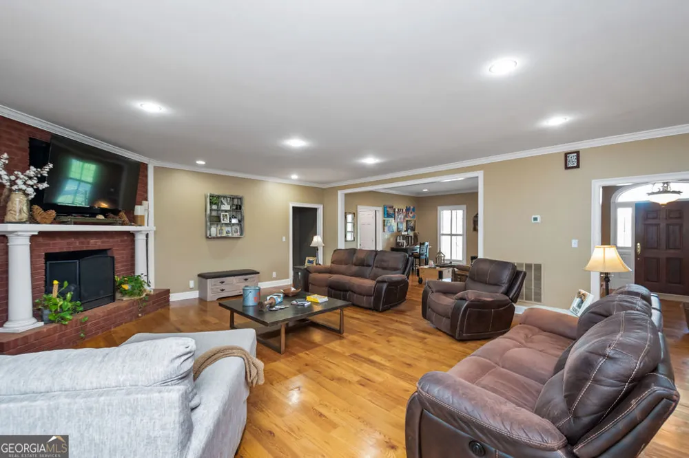240 Community House RD Barnesville, GA 30204