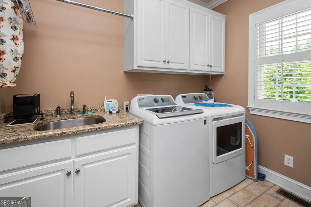 240 Community House RD Barnesville, GA 30204