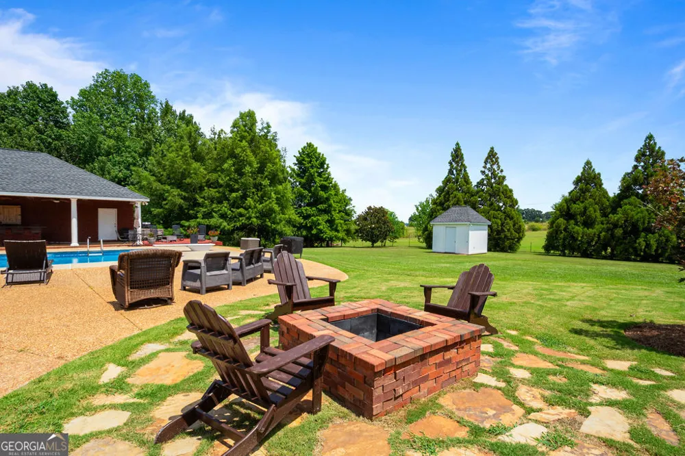 240 Community House RD Barnesville, GA 30204