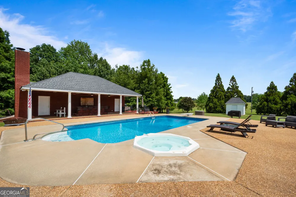 240 Community House RD Barnesville, GA 30204