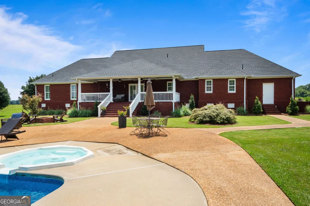 240 Community House RD Barnesville, GA 30204