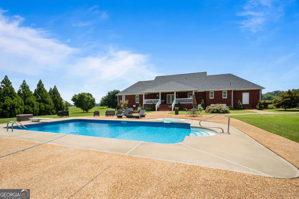 240 Community House RD Barnesville, GA 30204