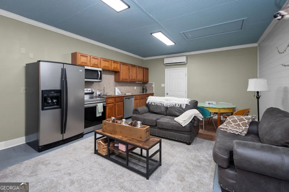 240 Community House RD Barnesville, GA 30204