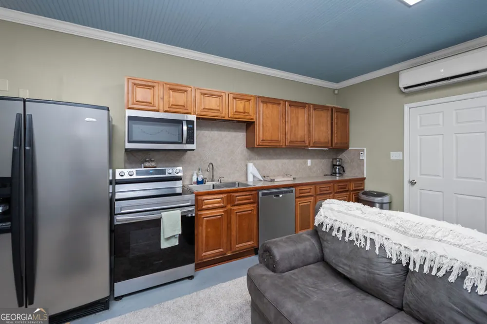 240 Community House RD Barnesville, GA 30204