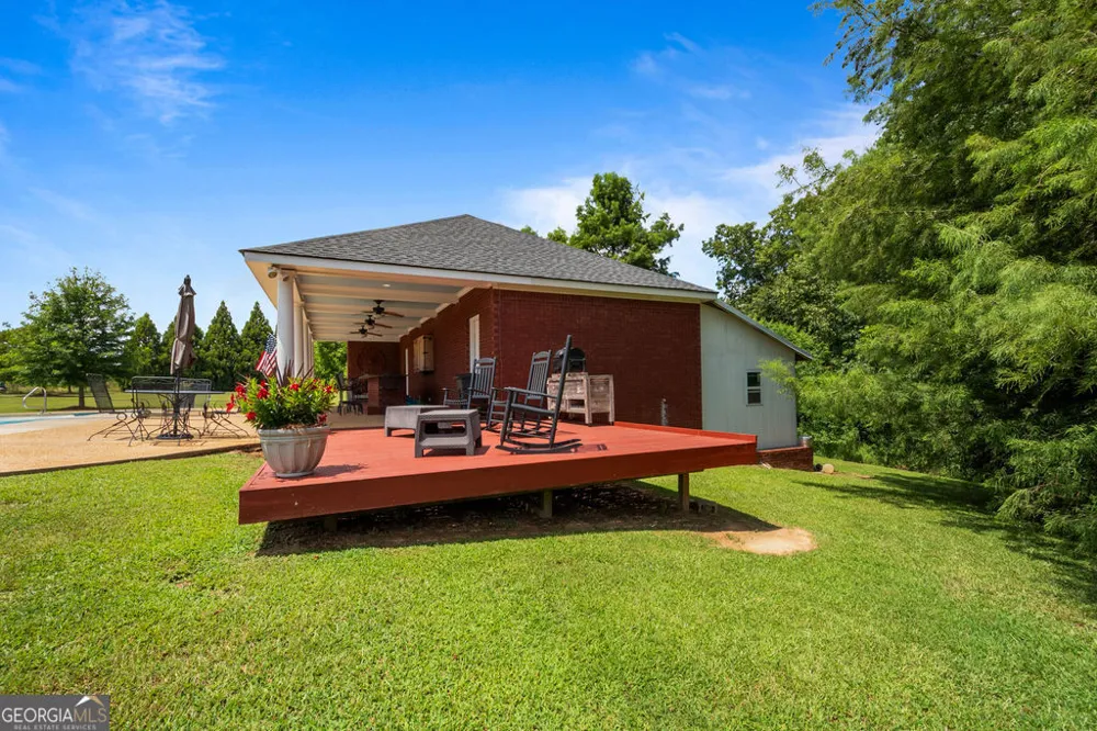 240 Community House RD Barnesville, GA 30204