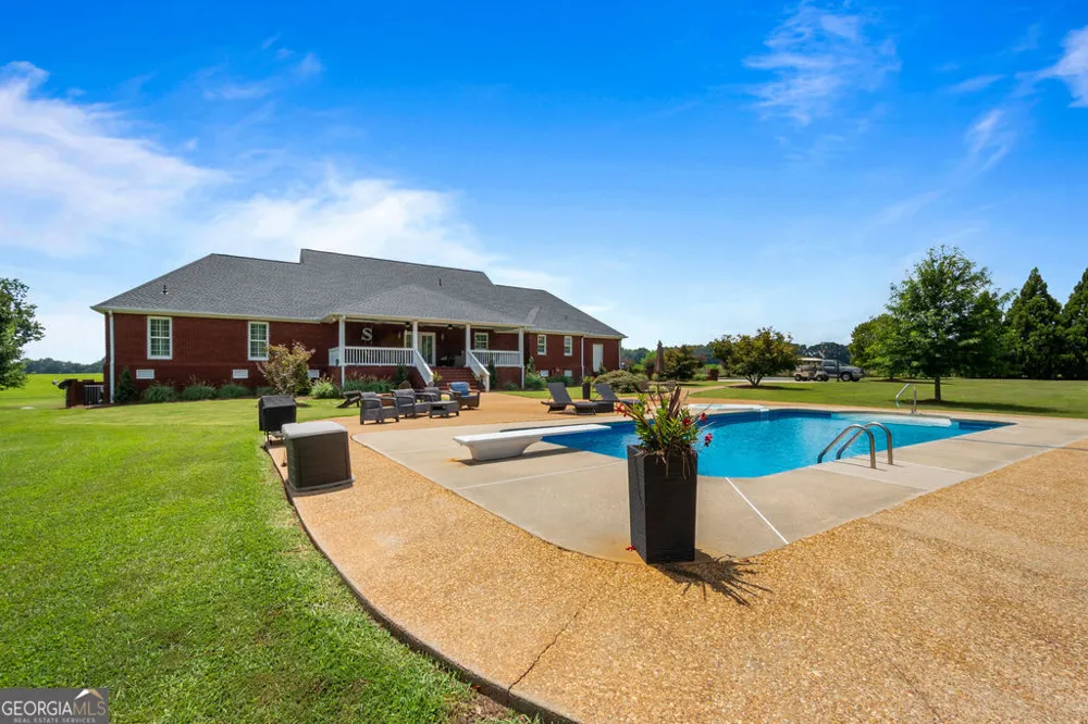 240 Community House RD Barnesville, GA 30204