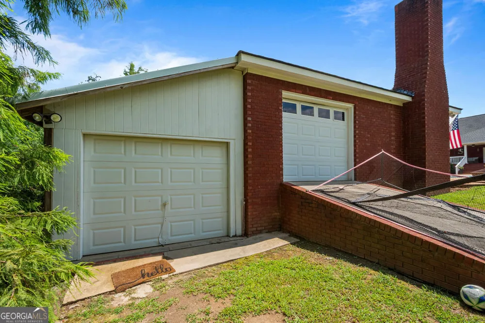 240 Community House RD Barnesville, GA 30204