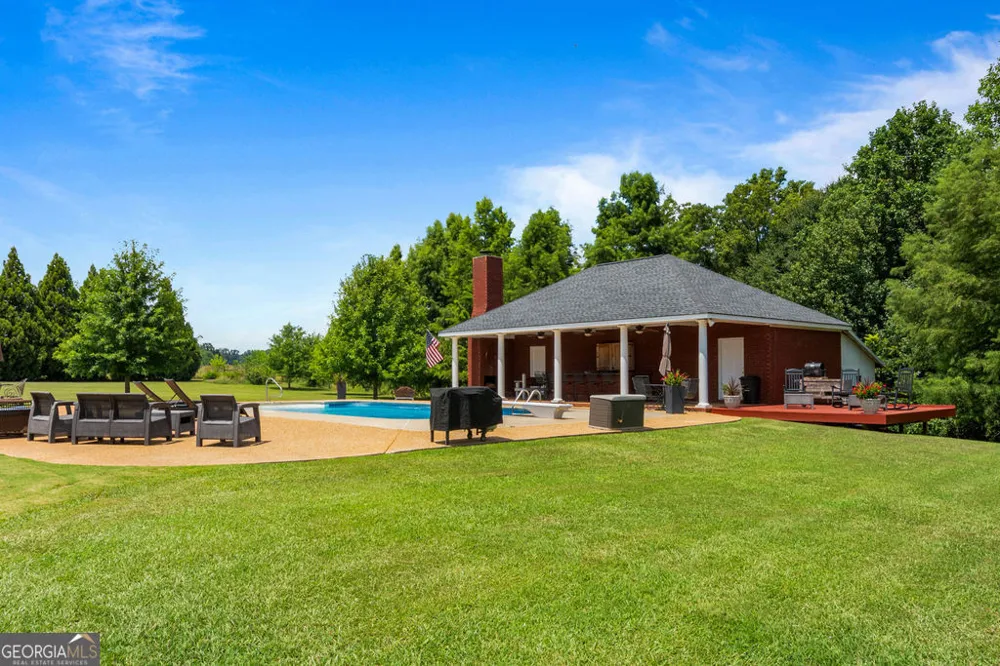 240 Community House RD Barnesville, GA 30204