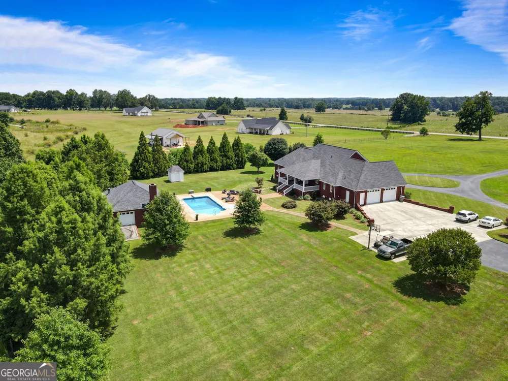 240 Community House RD Barnesville, GA 30204