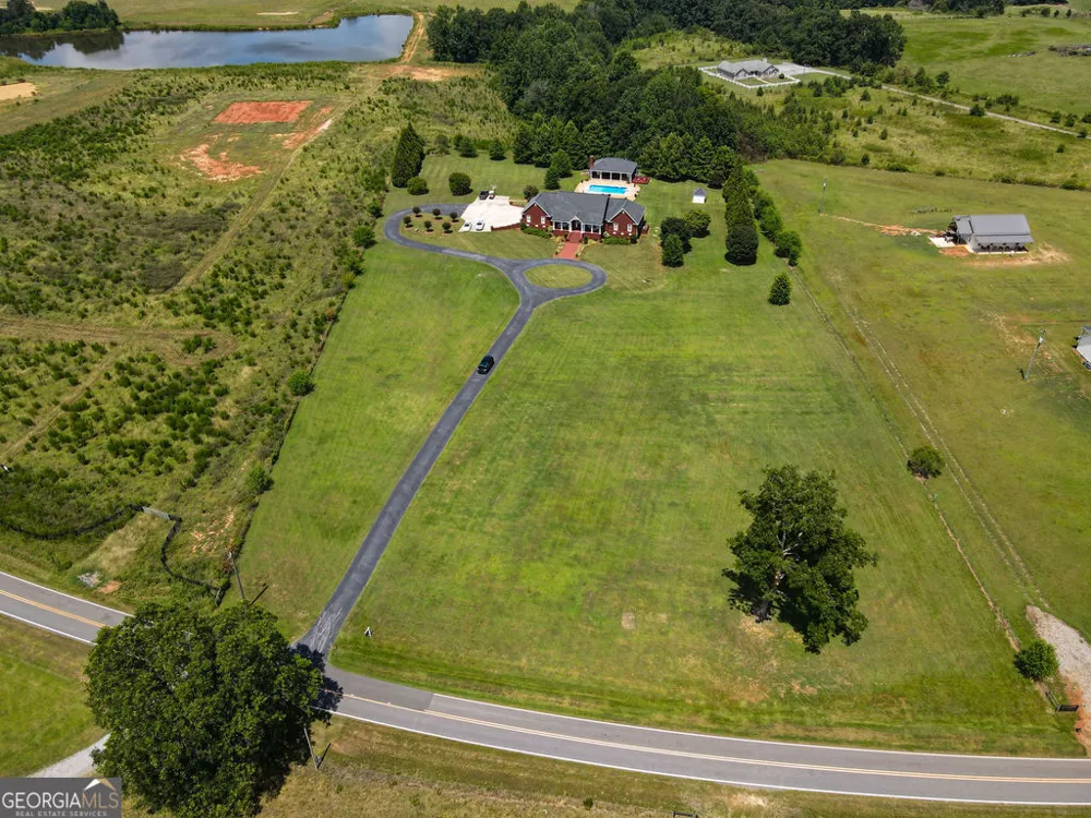 240 Community House RD Barnesville, GA 30204