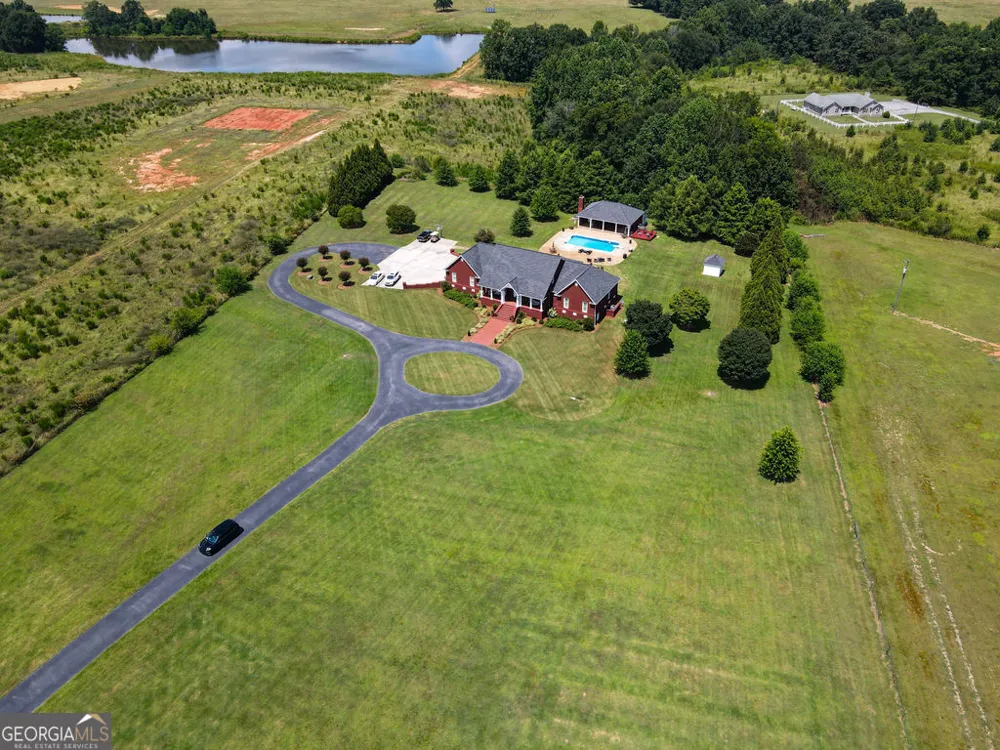 240 Community House RD Barnesville, GA 30204
