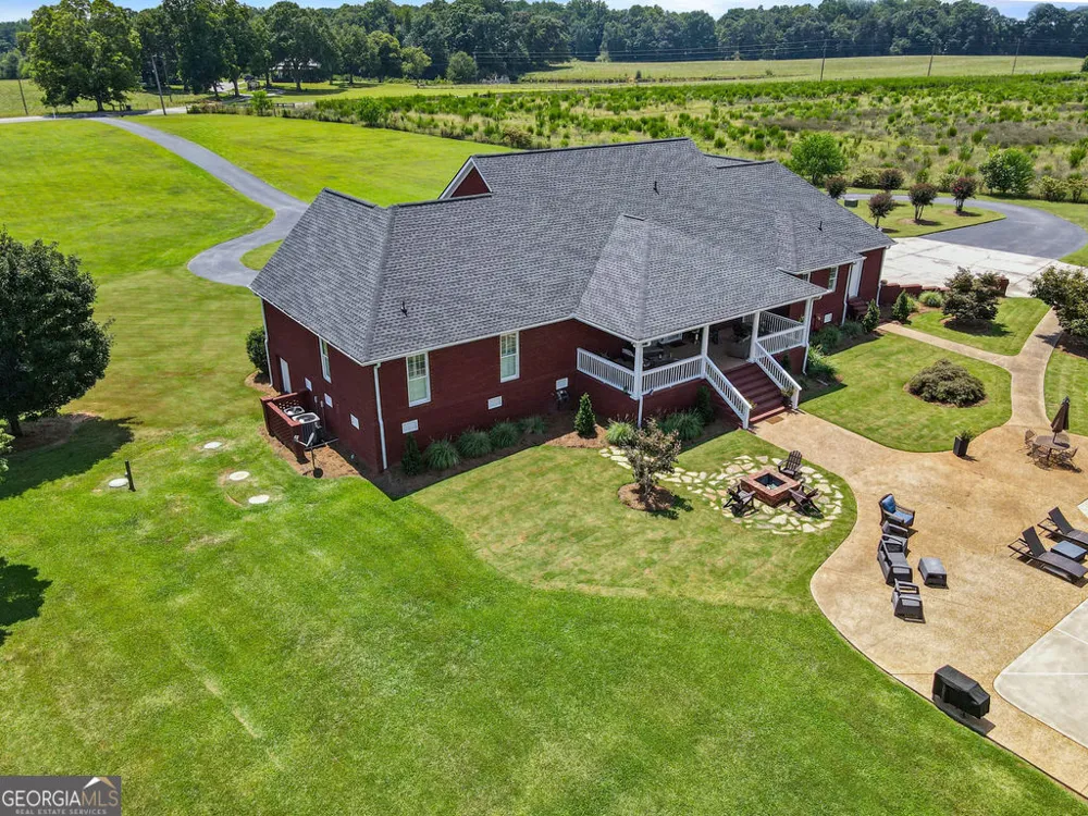 240 Community House RD Barnesville, GA 30204