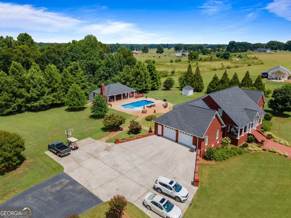 240 Community House RD Barnesville, GA 30204