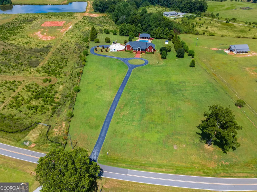 240 Community House RD Barnesville, GA 30204