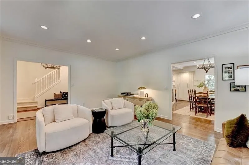 585 Cambridge WAY Sandy Springs, GA 30328