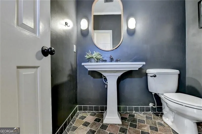 585 Cambridge WAY Sandy Springs, GA 30328