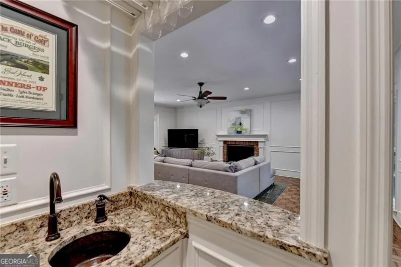585 Cambridge WAY Sandy Springs, GA 30328