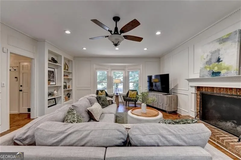 585 Cambridge WAY Sandy Springs, GA 30328