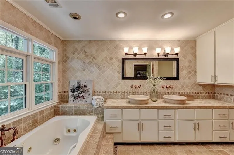 585 Cambridge WAY Sandy Springs, GA 30328