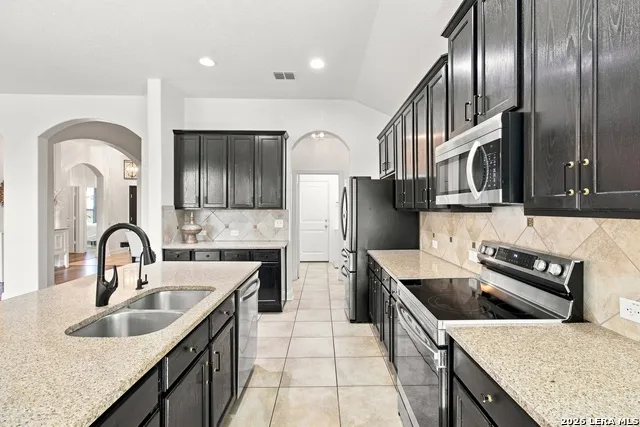 272 Flint Road Cibolo, TX 78108