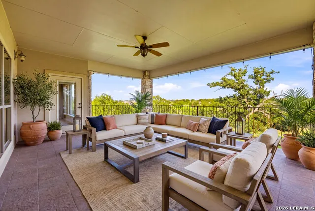 128 ABREGO RIDGE DR Floresville, TX 78114