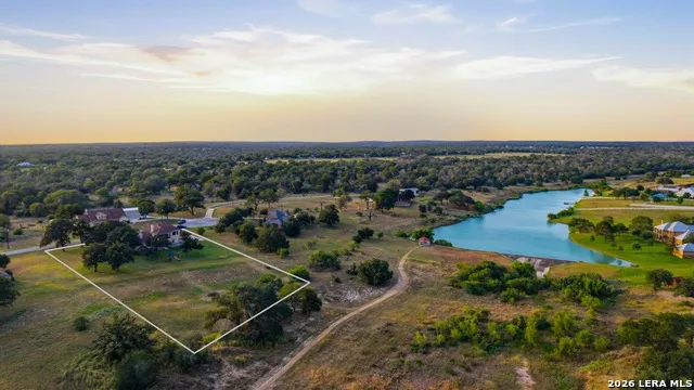 128 ABREGO RIDGE DR Floresville, TX 78114