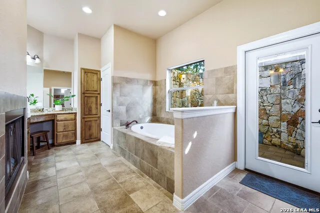 128 ABREGO RIDGE DR Floresville, TX 78114