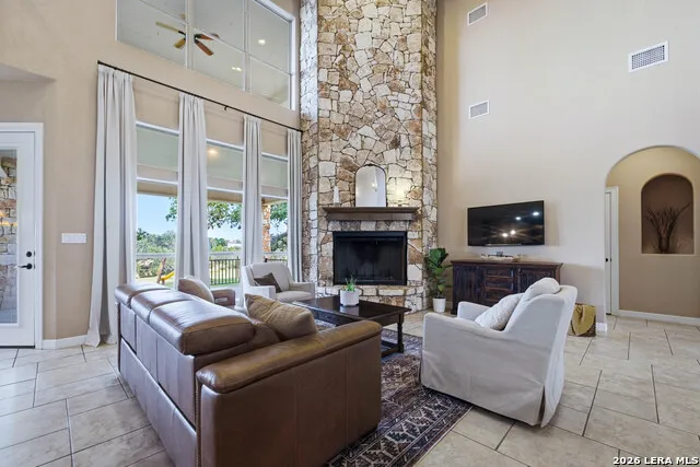 128 ABREGO RIDGE DR Floresville, TX 78114
