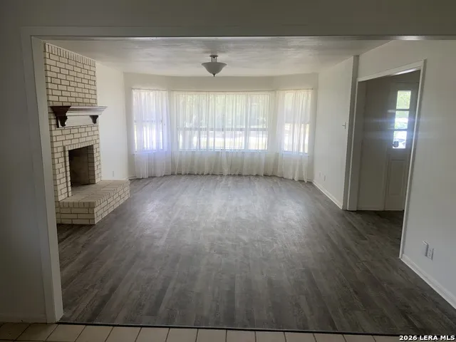 508 Crouch Ave Devine, TX 78016