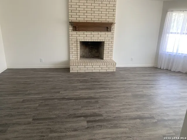 508 Crouch Ave Devine, TX 78016