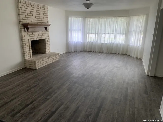 508 Crouch Ave Devine, TX 78016