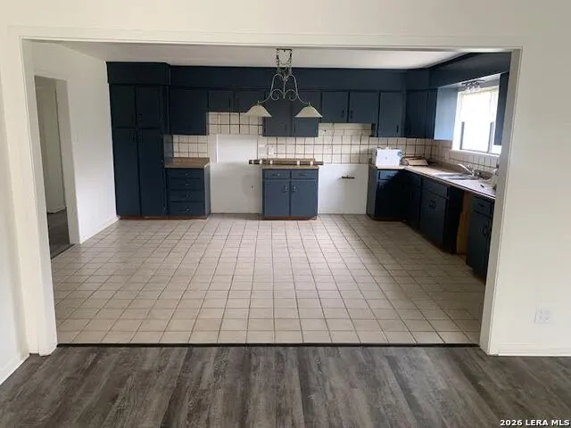 508 Crouch Ave Devine, TX 78016
