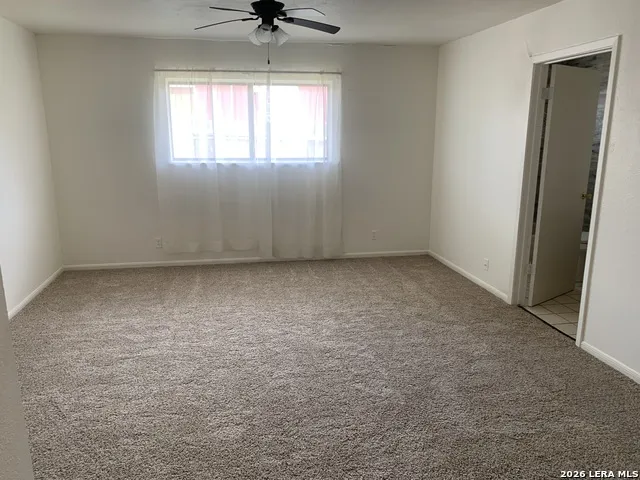 508 Crouch Ave Devine, TX 78016