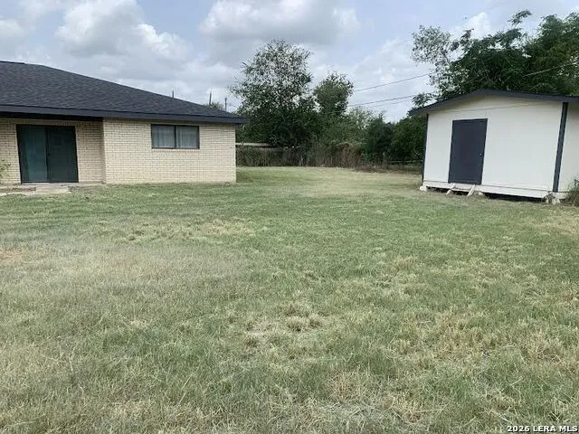 508 Crouch Ave Devine, TX 78016