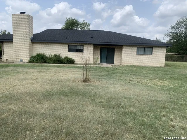 508 Crouch Ave Devine, TX 78016