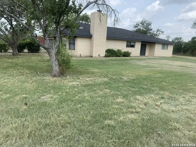 508 Crouch Ave Devine, TX 78016