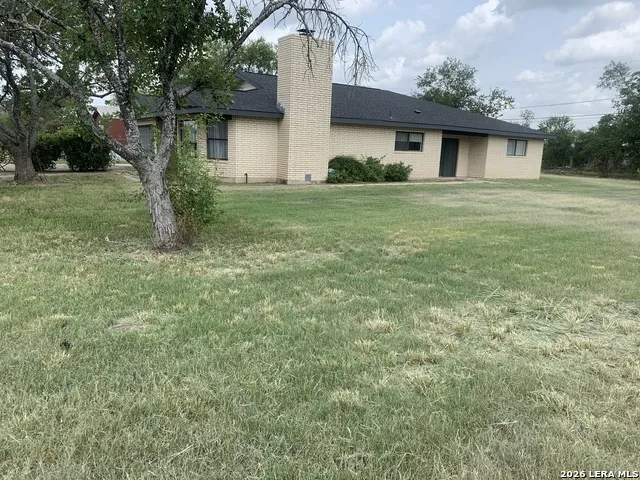 508 Crouch Ave Devine, TX 78016