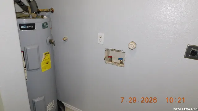 55 S 3rd Somerset, TX 78069