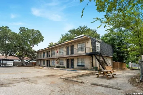 170 De Chantle Rd 706