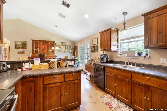 126 MADRONE RDG Comfort, TX 78013