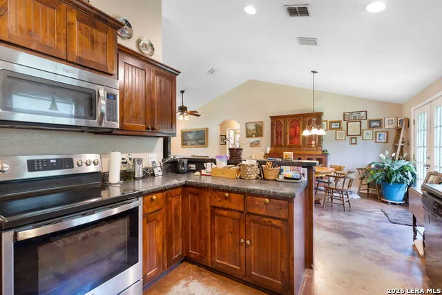 126 MADRONE RDG Comfort, TX 78013